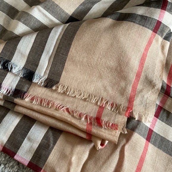 Authentic ❌SOLD ❌Burberry scarf wool/ silk - Picture 7 of 10